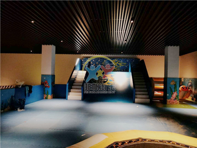 三亞市海棠區(qū)林旺鎮(zhèn)兒童淘氣堡系列(圖2) 三亞市海棠區(qū)林旺鎮(zhèn)青田居委會(huì)村